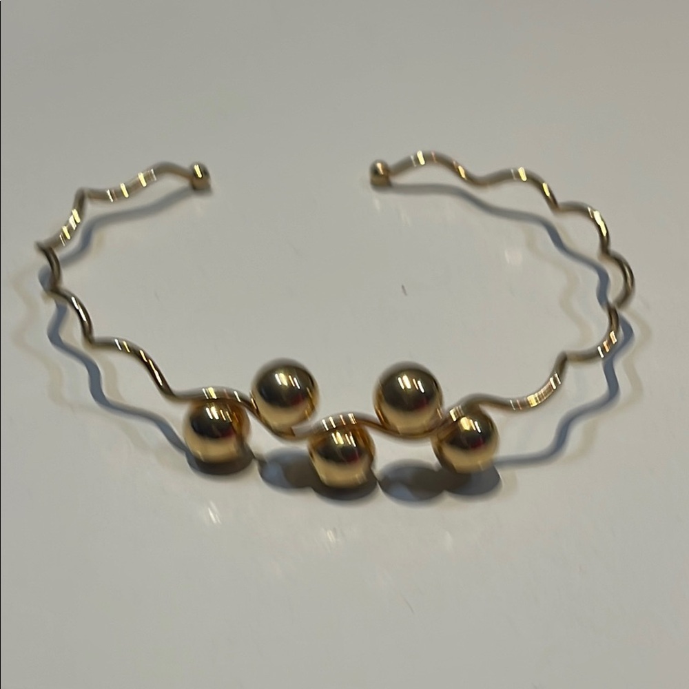 Chocker adjustable necklace with gold ball bling